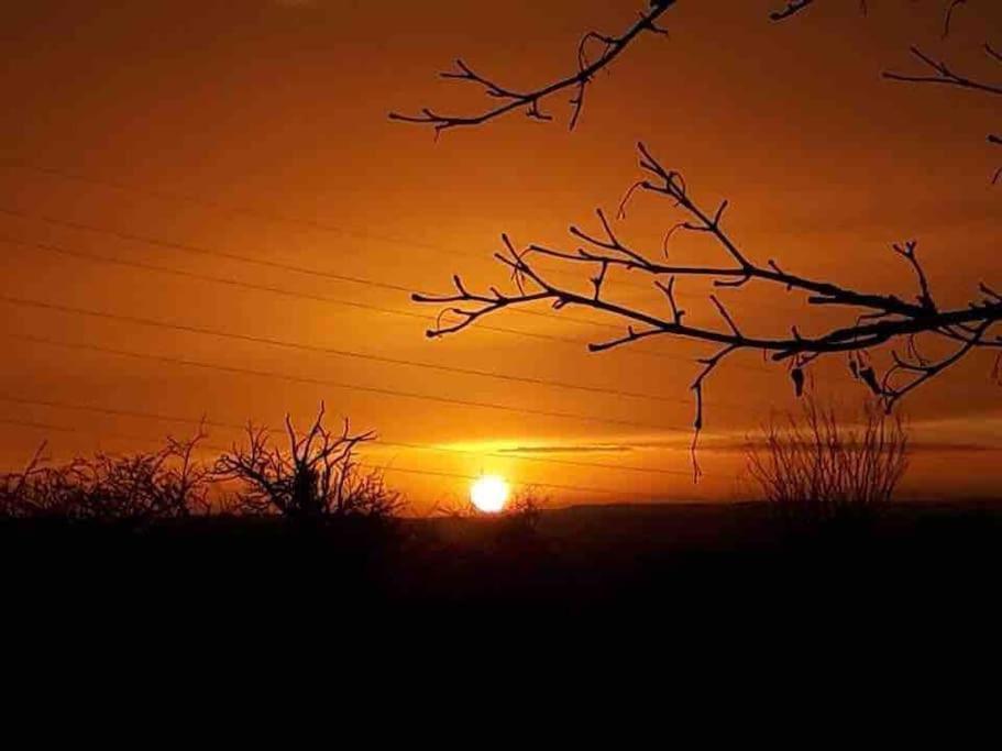 Romantic Shepherds Hut With Stunning Sunsets Hollingbourne Exterior photo